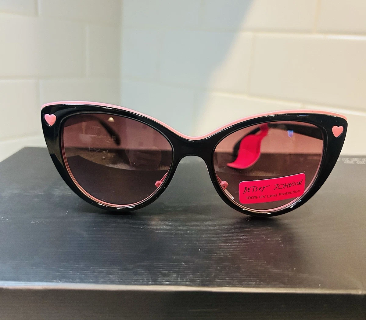 Betsey Johnson Black Plastic Frame Sunglasses for Women for  display picture 1
