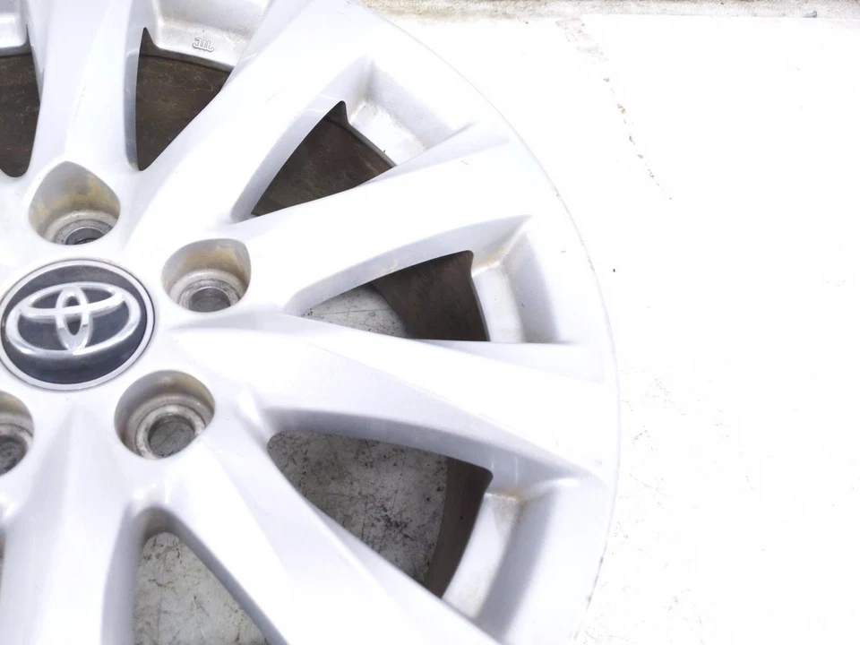 2018-2020 Toyota Camry 17X7½ Aluminium Alloy Wheel Rim 42611-06E00 *Scratches* - Image 4 of 4