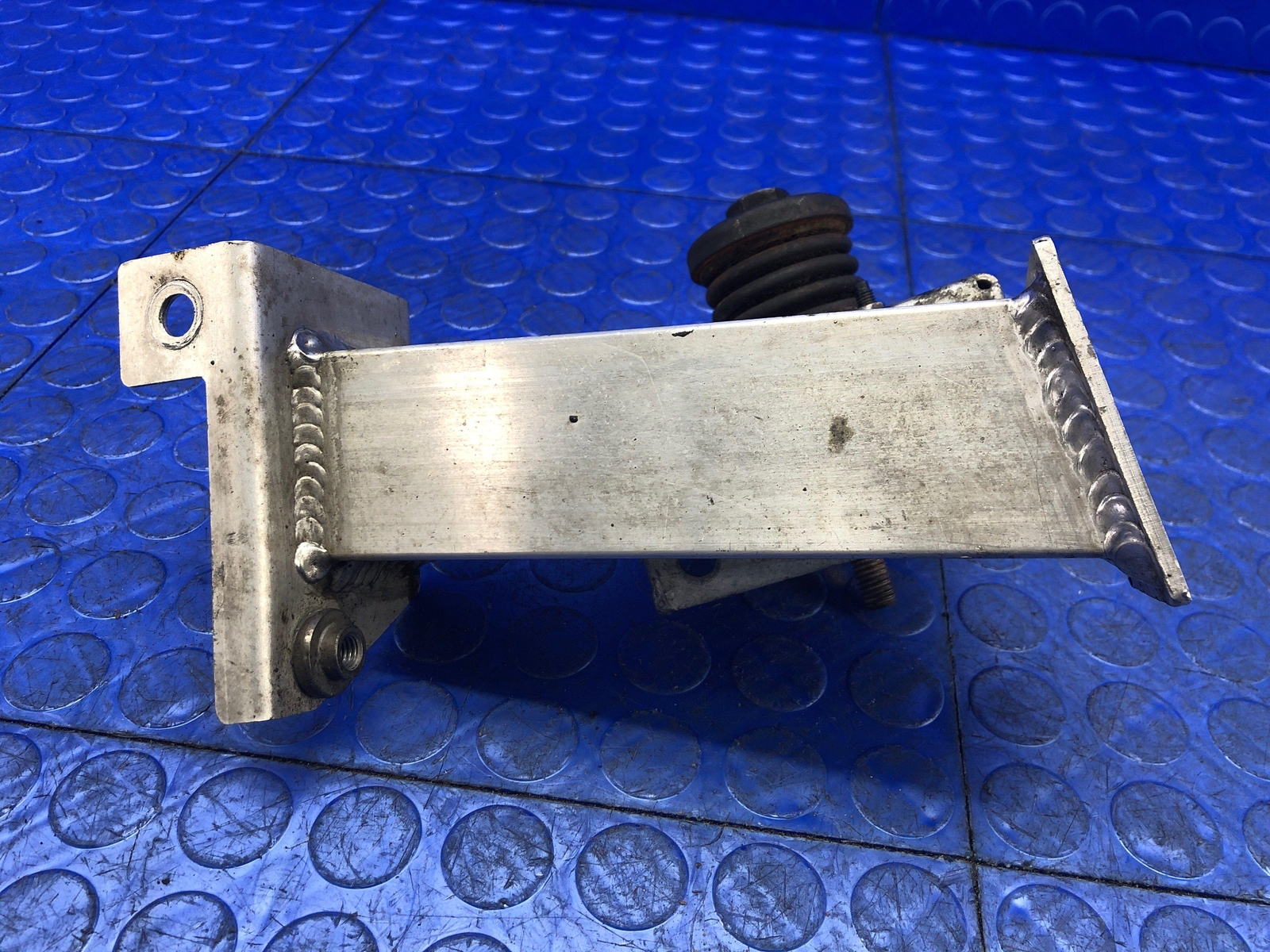 2004-2014 LAMBORGHINI GALLARDO REAR RIGHT BUMPER STRUT BRACKET SUPPORT 400813758