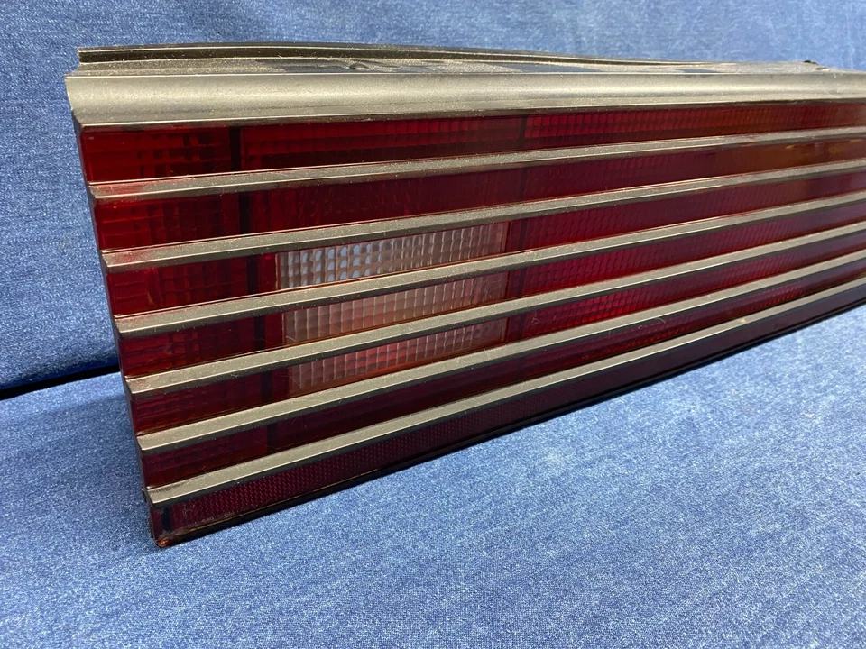 Luz trasera lateral derecha Pontiac Firebird 1982 1983 1984 Foto 3 de 4