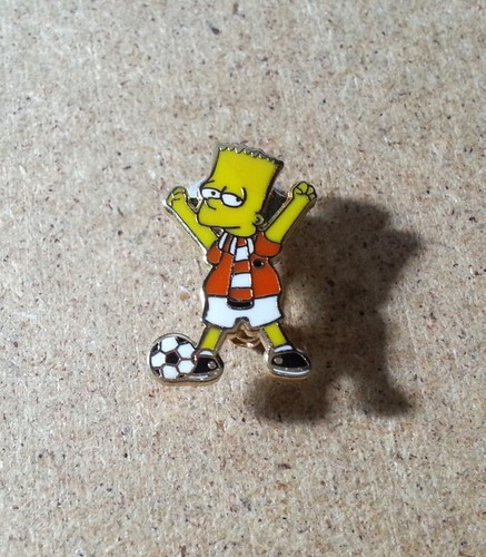 BLACKPOOL RARE ENAMEL FOOTBALL SUPPORTERS BADGE