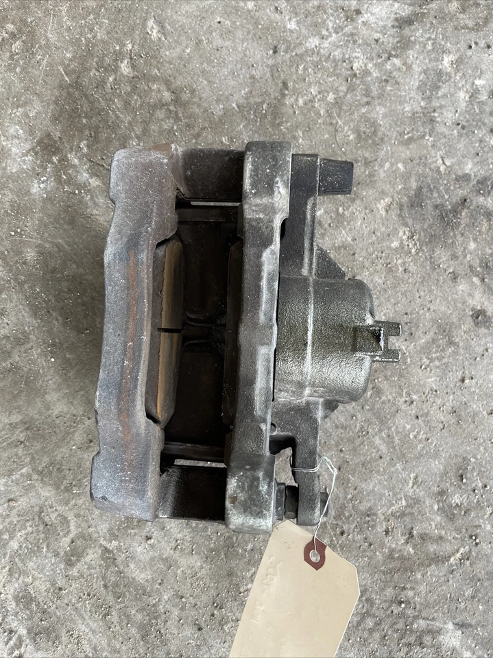 08-11 G37 Coupe Front Right Brake Caliper 41001JK00C - Image 4 of 4