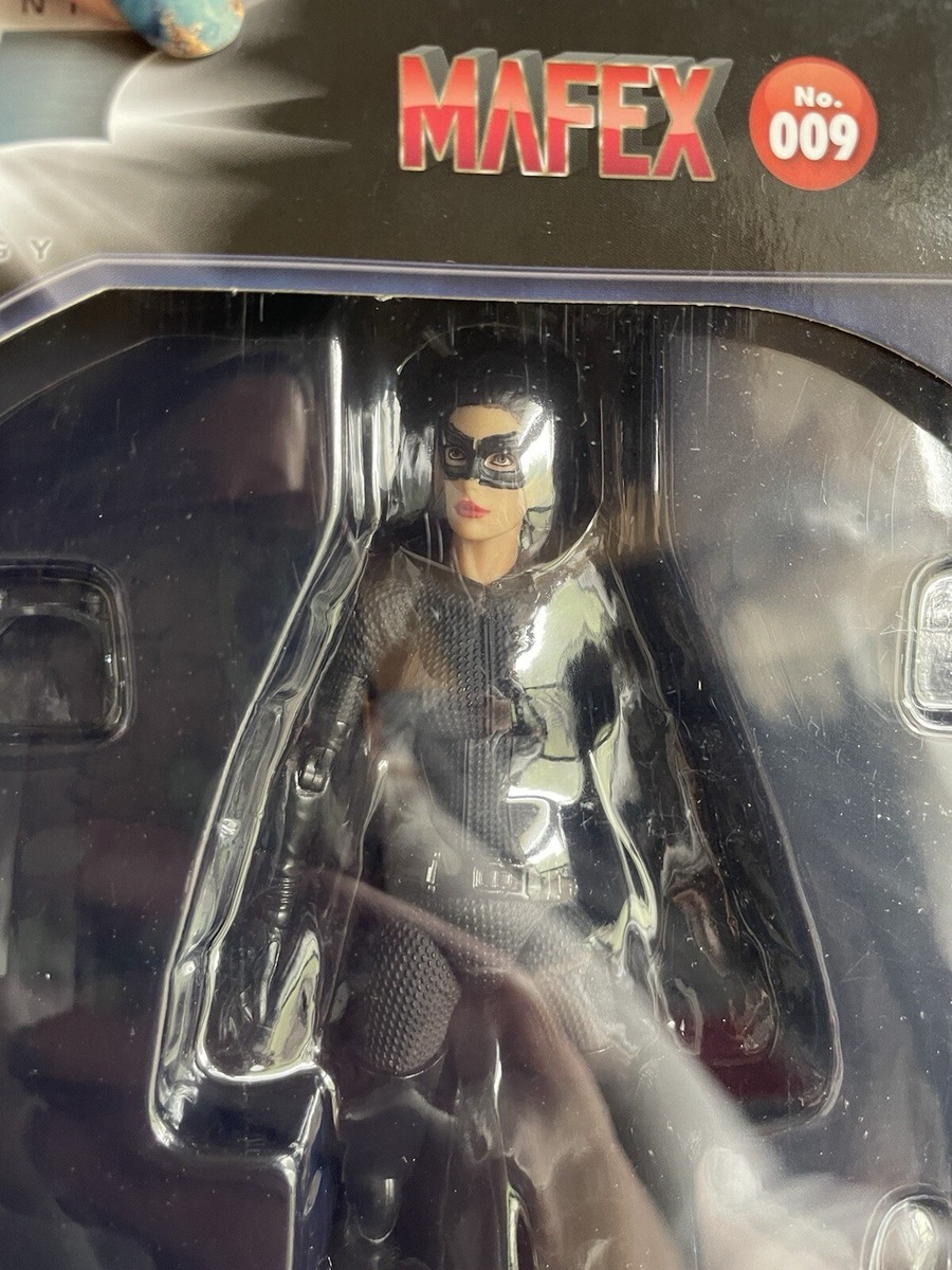 Authentic Mafex 009 The Dark Knight Catwoman Selina Kyle Figure In