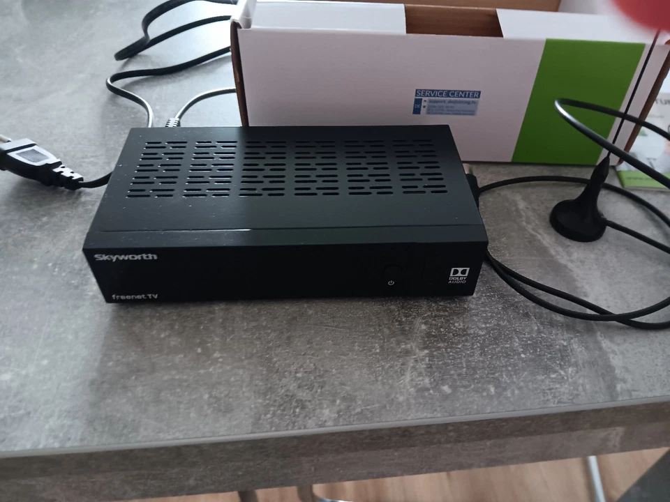 receiver  DBVT2 Skyworth  mit Antenne