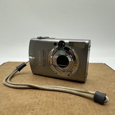 Canon PowerShot SD500 Digital ELPH Camera With Battery PARTS OR REPAIR POWERS ON