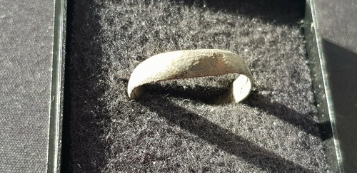 Rare European hoard artefact Medieval copper ring A must read description L54f