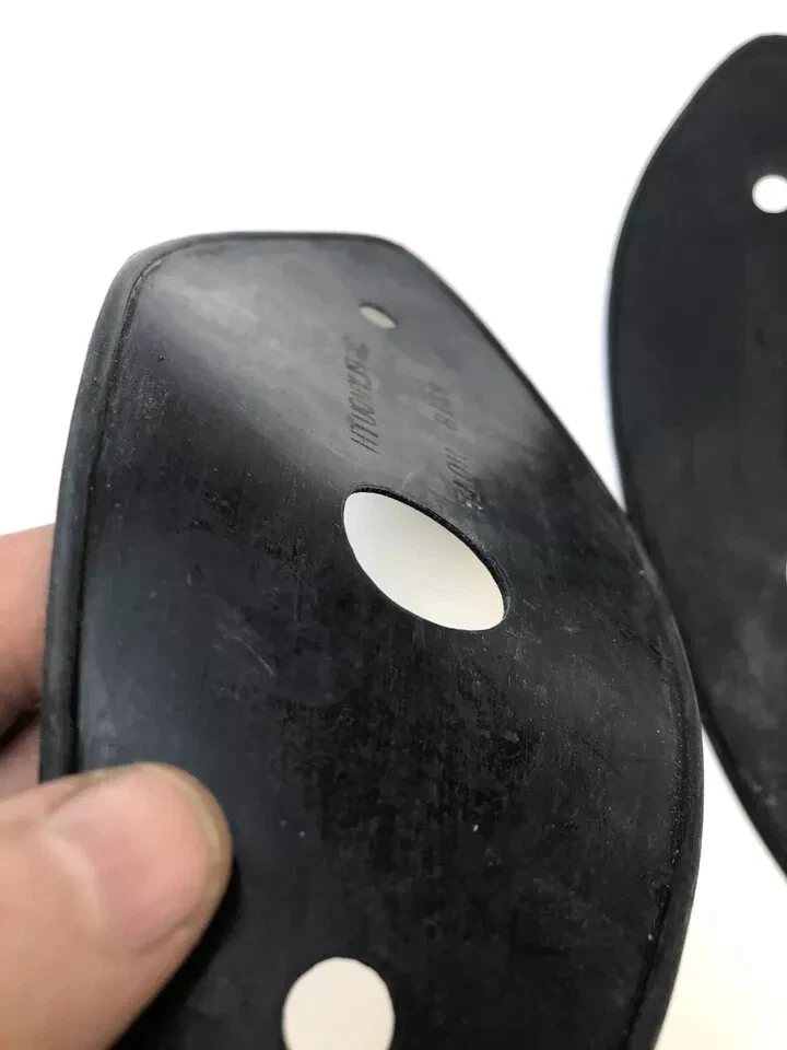 Par de almohadillas de goma negras para lámpara de luz delantera Plymouth P2 Deluxe 1936 Foto 4 de 4