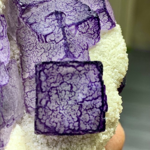1,27 Pfund natürliches lila "QR-Code" Fluorit Cluster Kristall Mineral Probe/Guizhou - Bild 20 von 20