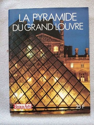 Die Pyramide des großen Louvre | Guter Zustand