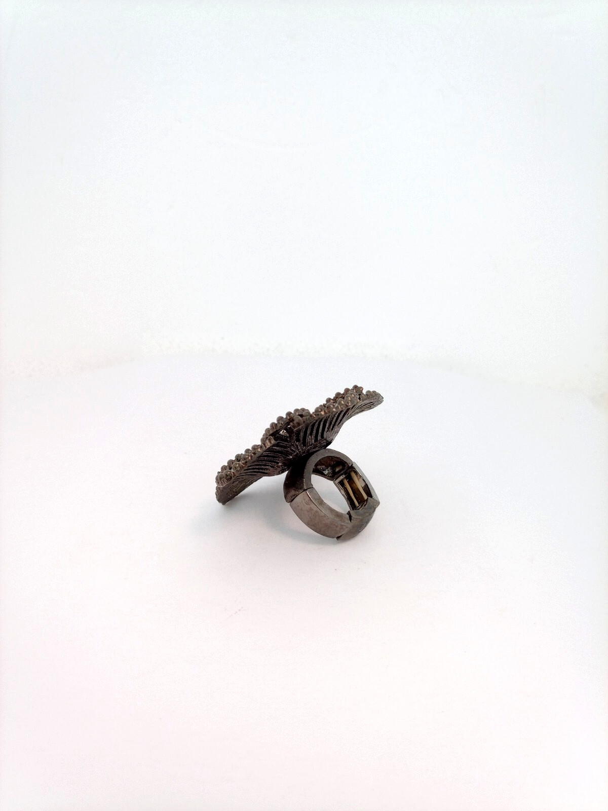 VTG Flower Rhinestone Statement Ring Large Bronze… - image 4