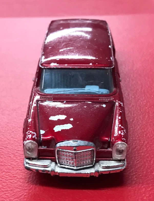 Juguetes Dinky fundidos a presión vintage Mercedes-Benz 600 limusina roja Foto 3 de 4