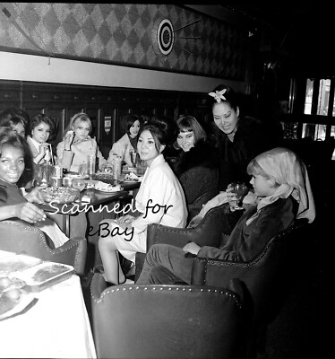 FASHION MODELS MAKING A FILM inkl BERYL CUNNINGHAM - 1 NEGATIV 60er Jahre