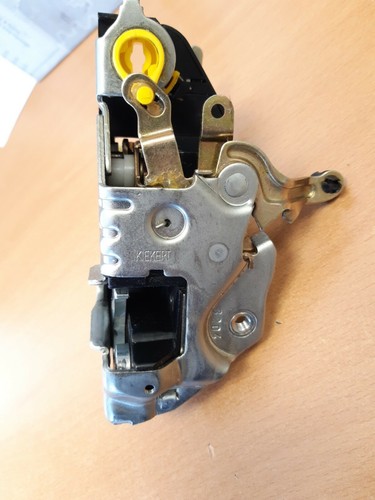 Cerradura Puerta Izquierda Mercedes Benz W124 / Left Door Lock - 124 720 25 35 - Imagen 2 de 4