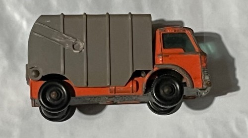 Matchbox Regular Wheel 2 cars: #64 MG 1100 and #7 Refuse Truck - Picture 5 of 5
