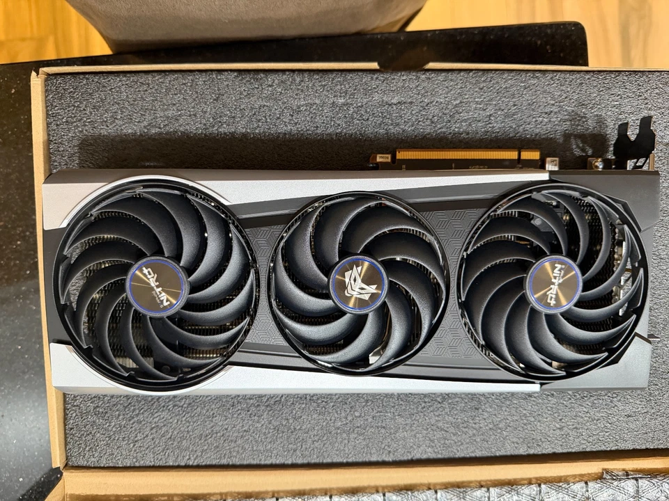 Tarjeta de gráficos Sapphire Nitro+ AMD Radeon RX 6900 XT SE 16 GB GDDR6 Foto 2 de 4