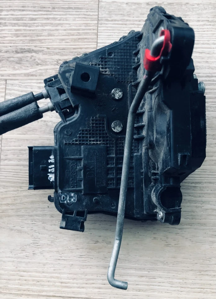 Actuador de cierre de puerta de pasajero trasero derecho Kia Soul 2011-2013 814202K030 OEM Foto 4 de 4