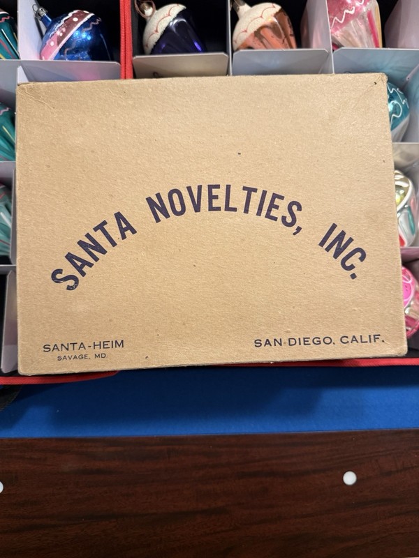Mint Santa Novelties, Inc. Box Heim including inside holders