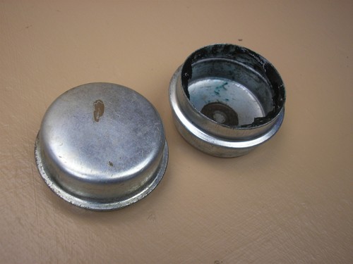 Wheel Horse 520-H 520-HC Tractor Front Wheel Dust Bearing Caps (2) 112825