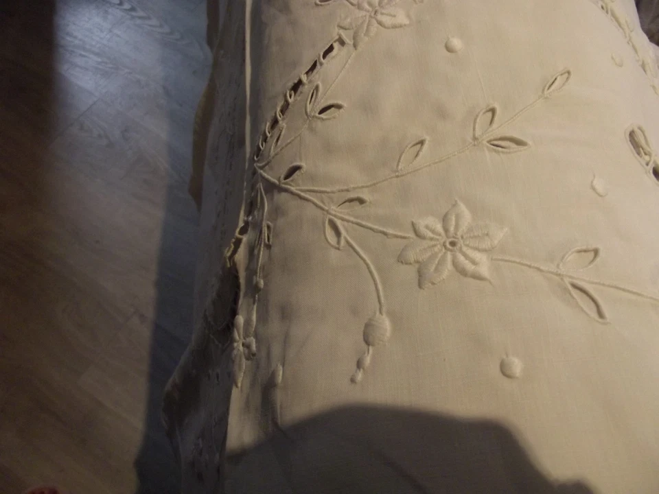 Ancienne Nappe richement brodée main fil de lin monogrammée linge de maison - Photo 3/4