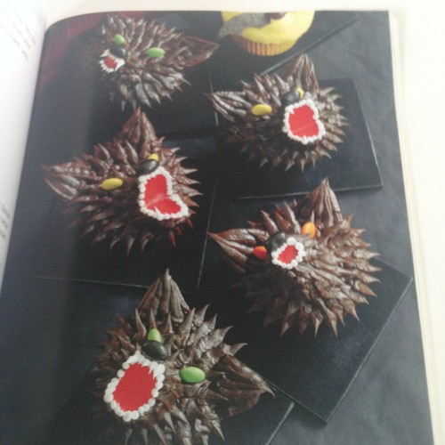 Hello Cupcake! Recipe & Decorating Cupcake Book By Karen Tack & Alan Richardson - Picture 10 of 11