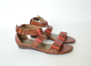 report strappy sandals