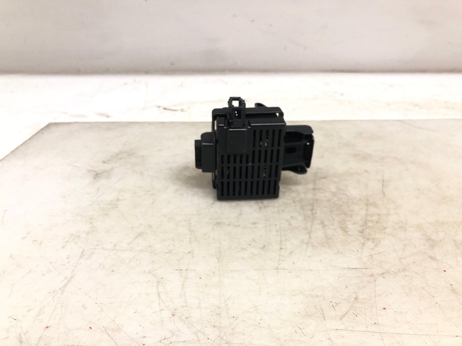 2016-2020 BENTLEY BENTATGA REAR CHARGING STATION CONTROL MODULE UNIT 36A907813