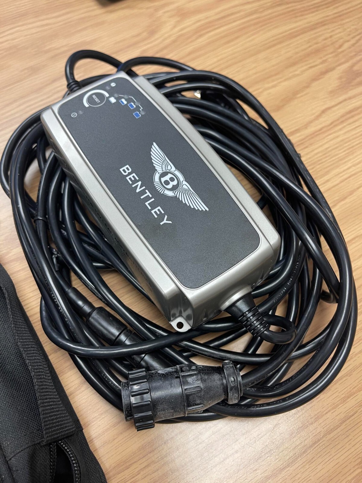 Bentley OEM Battery Charger / Maintainer / Tender DBBH04004472