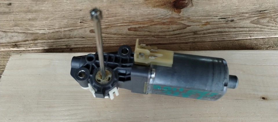 ПРИВОД ДВИГАТЕЛЯ ПОДГОЛОВНИКА ПЕРЕДНЕГО ЛЕВОГО СИДЕНЬЯ BMW E93 E64 3 СЕРИИ 6 ТРАНСФОРМЕР 2000-2013 - Изображение 2 из 4