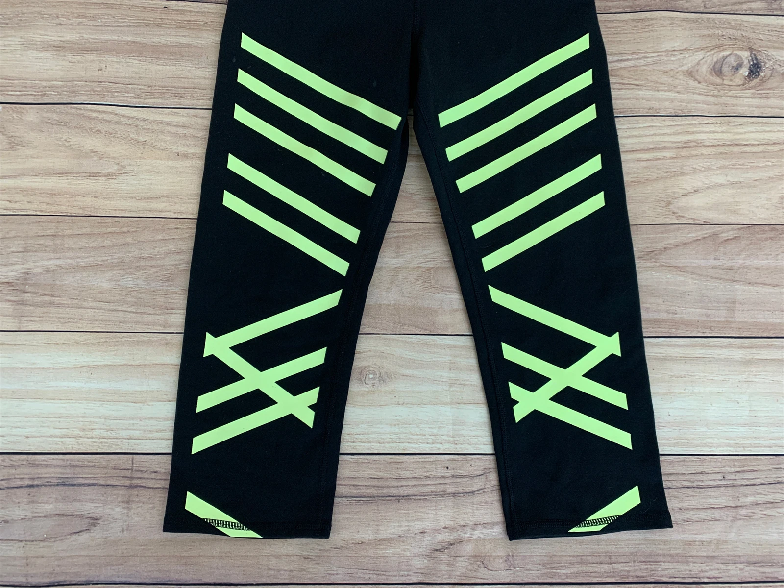 alo-yoga cropped athletic nice leggings