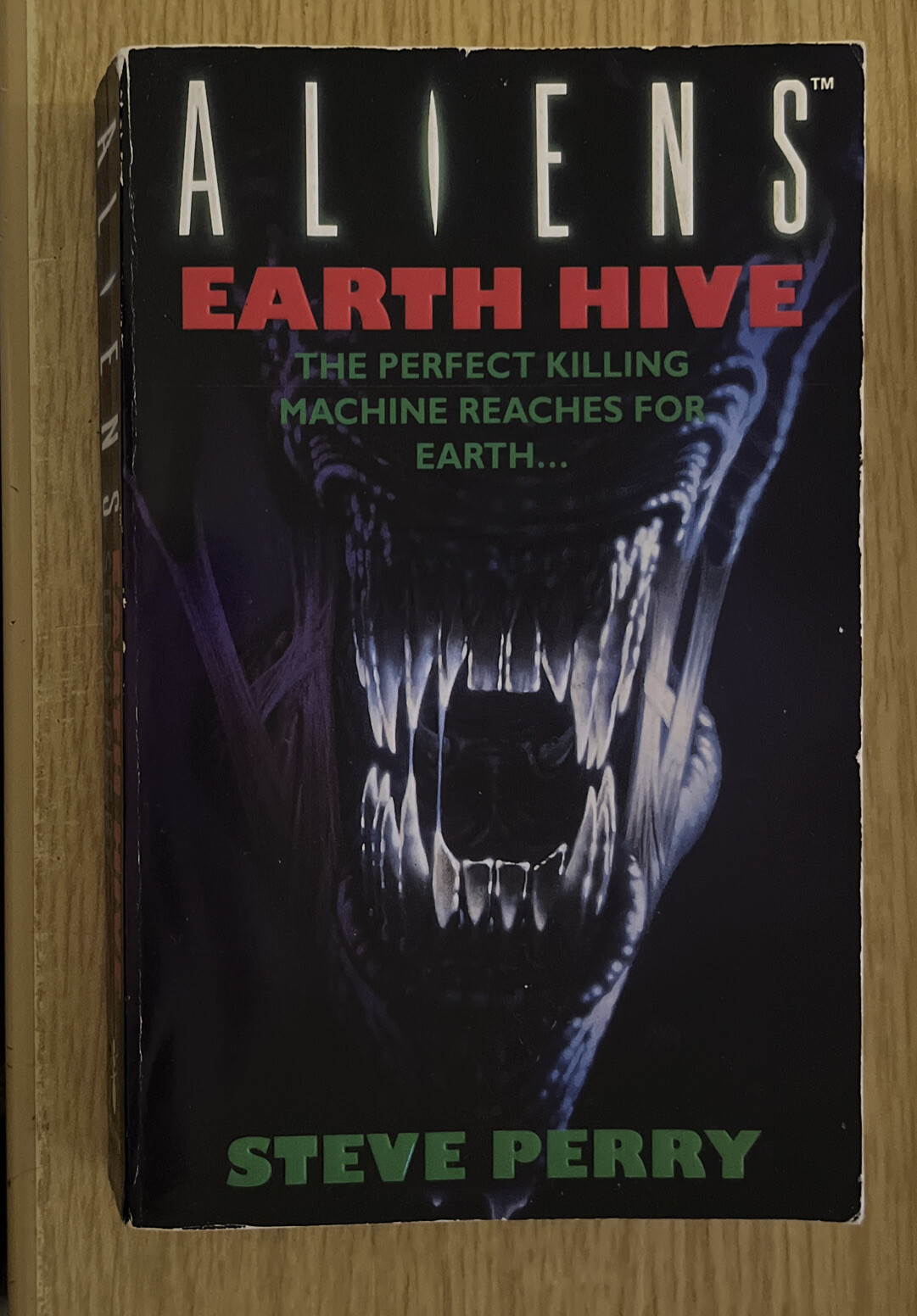 Aliens: Earth Hive By  Steve Perry - 1995