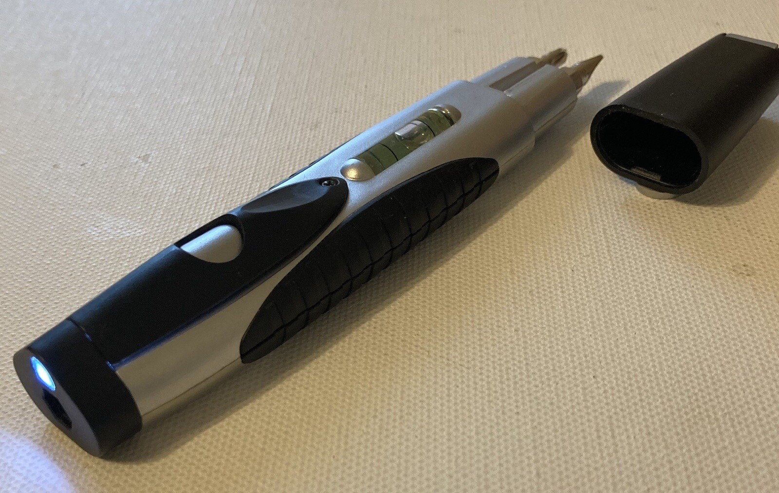 Pocket Multi Tool Dual Screwdriver Flashlight Level Pocket Clip 5.5" Length Used