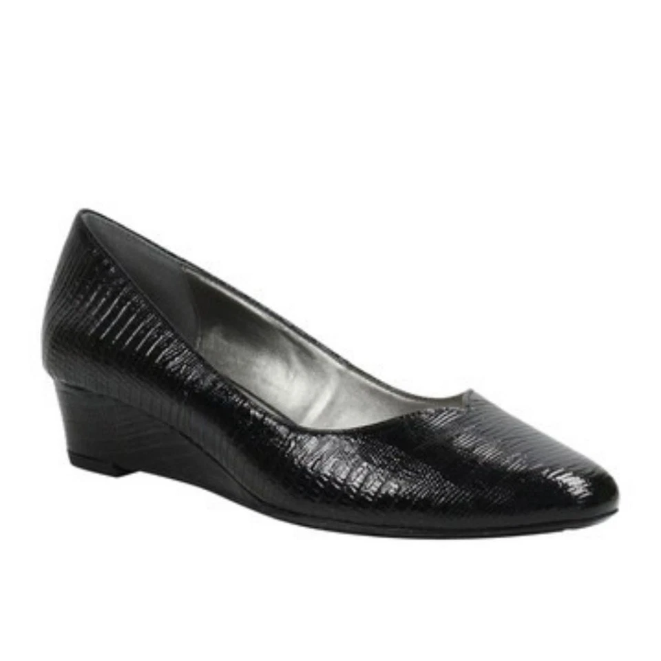 J. Renee Choncey Leather Slip-On Wedge Heel Sz 8M - Image 2 of 4