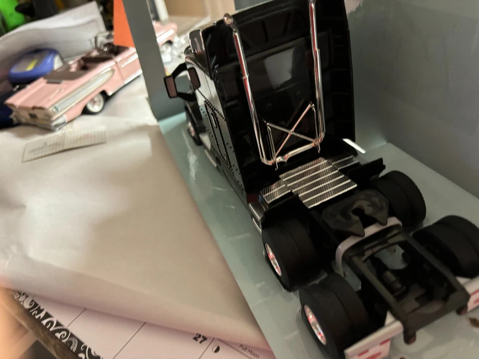 1/32 ERTL PETERBILT 579 DAY CAB SEMI TRACTOR,  NO PACKAGING # B 242 - Image 3 of 4