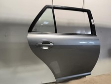 Porte arrière et accessoires Toyota AVENSIS
