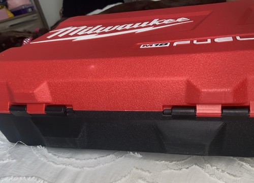 Milwaukee M18 FUEL 18V Lithium-Ion Brushless Cordless 1/2 in. Drill/Driver Kit - Picture 4 of 7