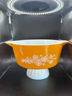 Vintage PYREX Butterfly Gold 2.5 qt casserole dish