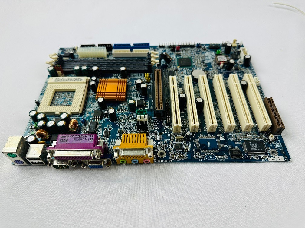 GIGABYTE GA-60XM7E マザーボード Gigabyte Technology GA-6OXM7E, Socket 370, Intel (GA-60XM7E