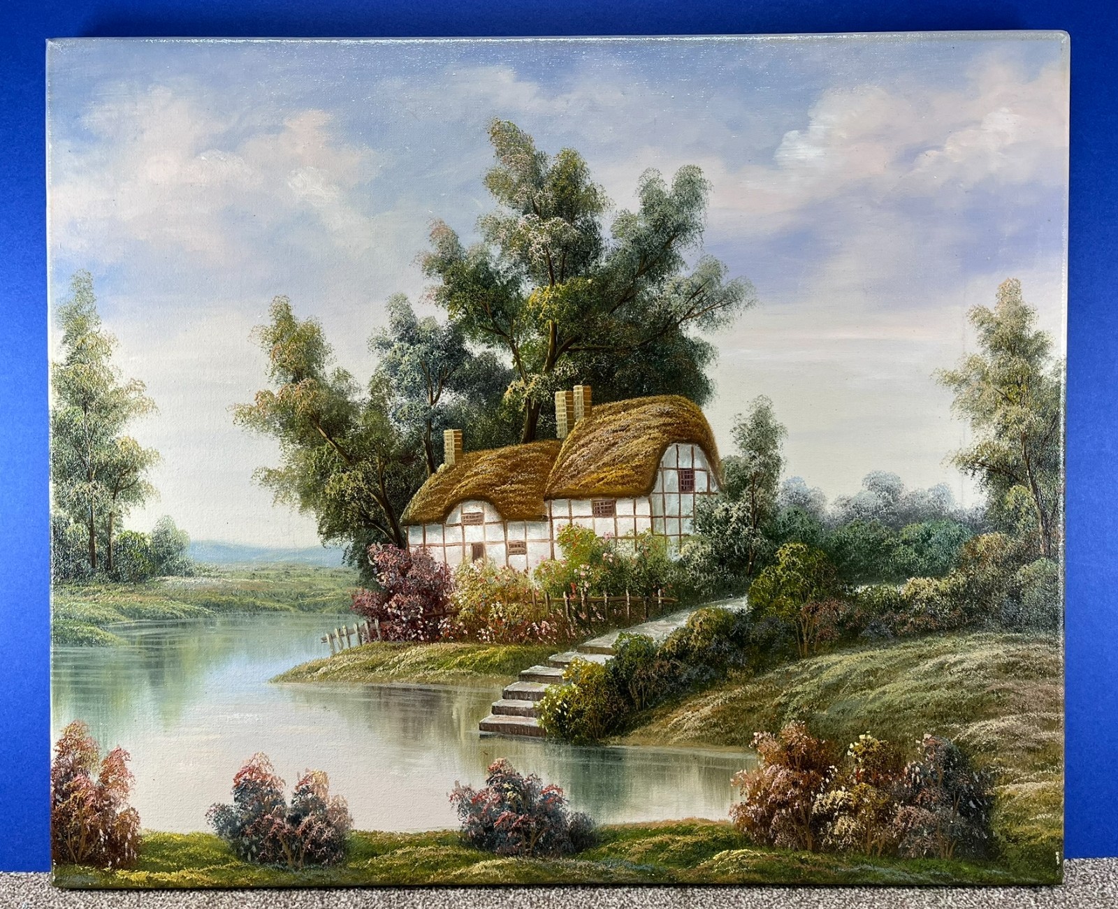 Pintura al óleo original sobre lienzo de cabaña inglesa con techo de paja junto al río 20 x 24"
