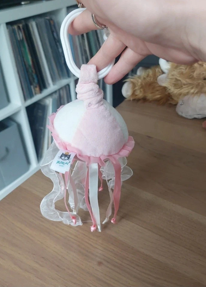 Jellycat Sea Streamer Jellyfish Jitter Pram Toy Soft Plush Toy Retired - Image 2 of 4