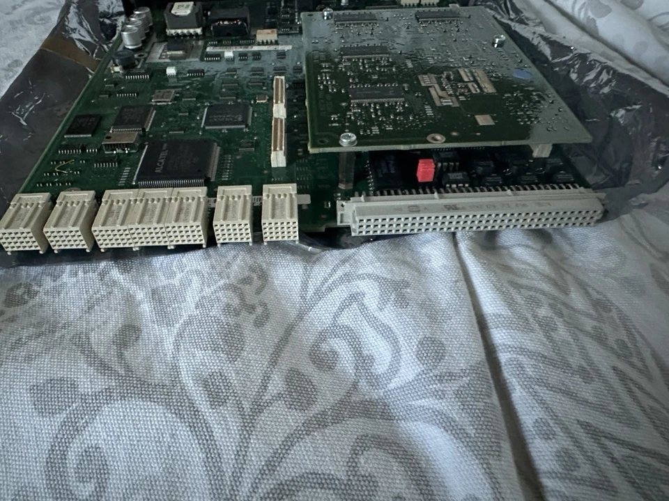 Alcatel INT-IP2 + 1 GIP4-4 para OmniPCX 4400 Enterprise 3BA23193AC 3BA 23221AA Foto 3 de 4