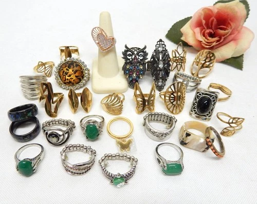 VINTAGE TO NOW FASHION / COSTUME JEWELRY RING LOT, ASSORTED TYPES & MATERIALS