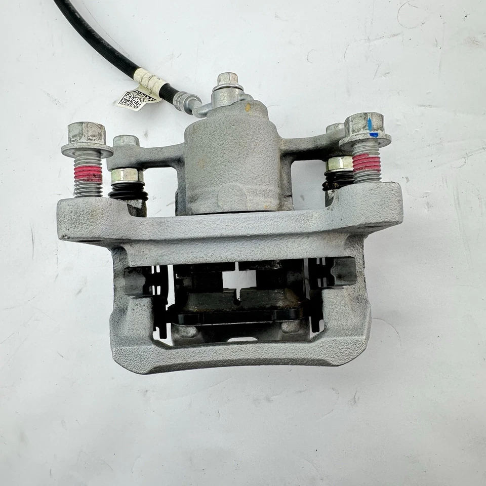PINZA DE FRENO DE DISCO TRASERA IZQUIERDA CHEVROLET TRAILBLAZER 2021-2025 OEM Foto 4 de 4