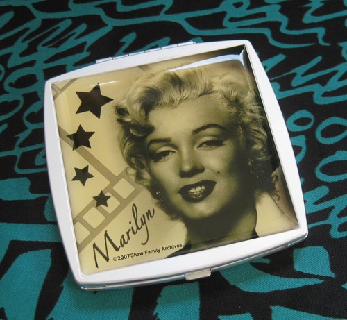 MARILYN MONROE TASCHEN REISE SPIEGEL MIT VERGRÖSSERUNG SEXY PIN UP STAR GIRL - Picture 4 of 4