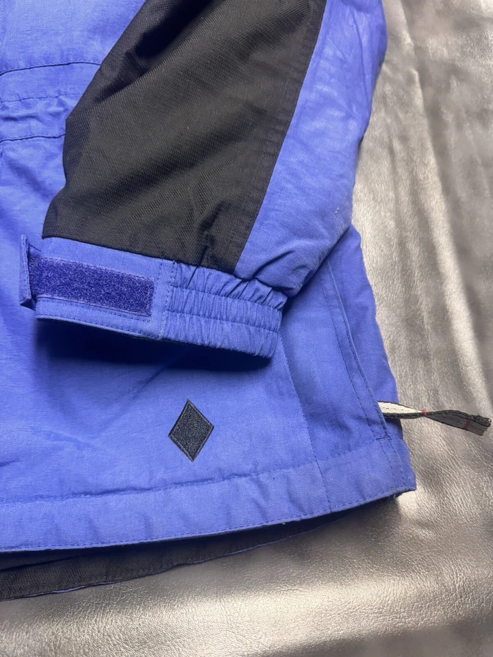 Chaqueta esquí diamante negro para hombre grande azul con detalles negros. Foto 3 de 4