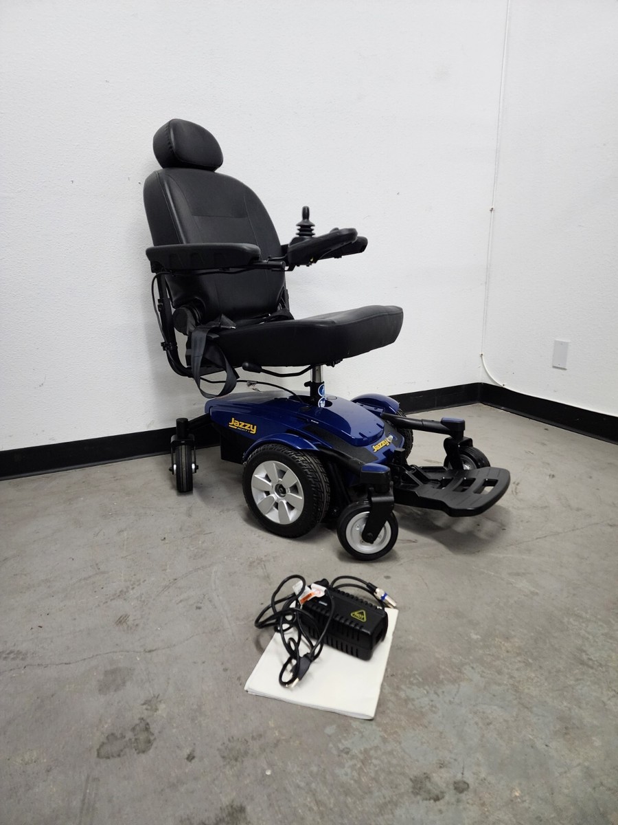 Jazzy Select 6 Power Chair wheelchair Brand NEW BATTERIES, EZ LOCK