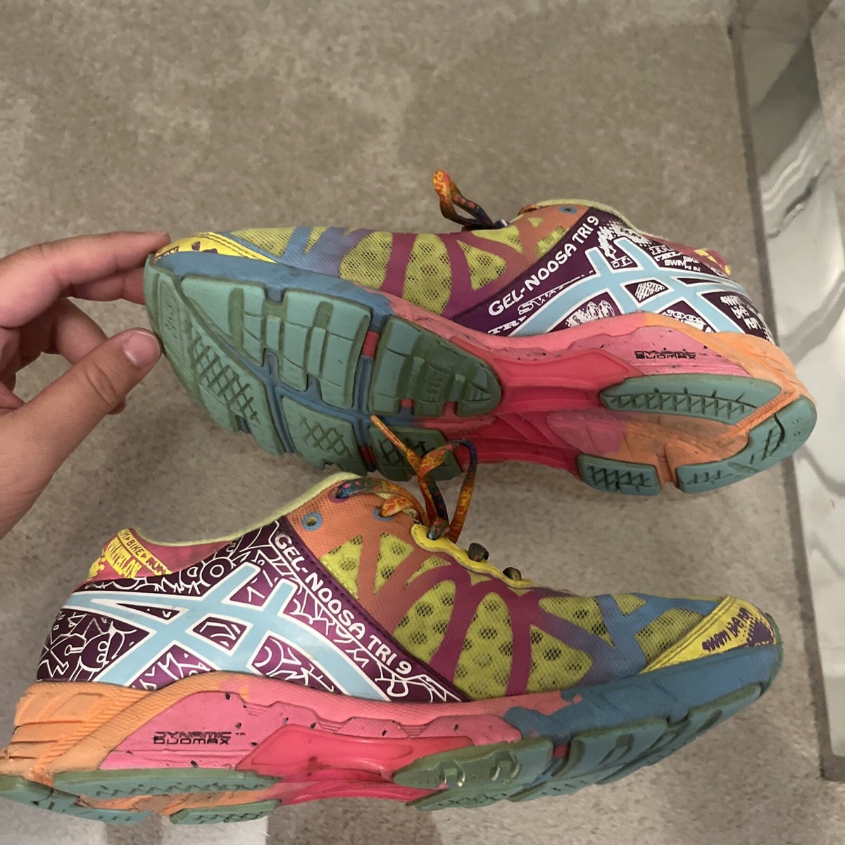 アシックス GEL-NOOSA TRI 9 ランニングシューズ HOPIPUYL.jpg