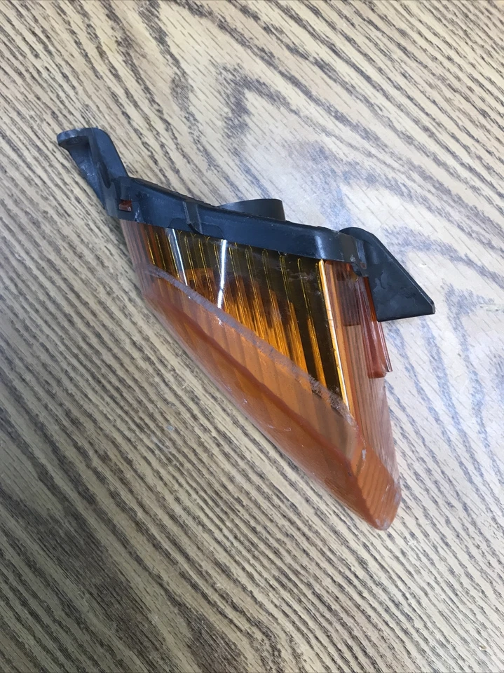 HONDA VFR800 INTERCEPTOR 2002-2005 INTERMITENTE DELANTERO DERECHO PARTE # 33410-MCW-A01 Foto 3 de 4