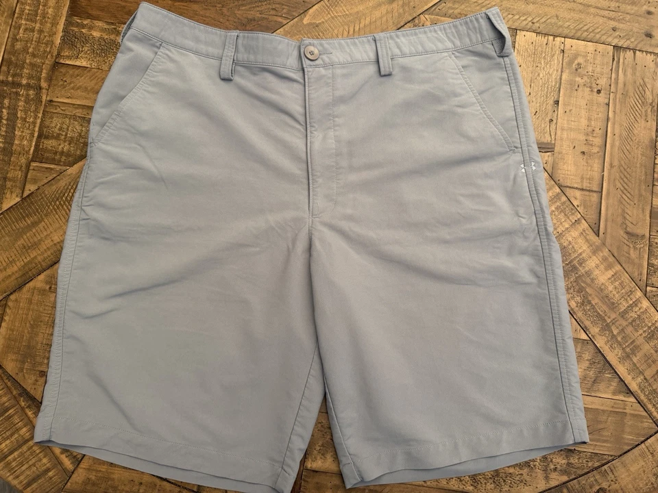 Pantalones cortos de golf Under Armour sueltos Heat Gear para hombre gris claro elásticos talla 40 Foto 2 de 4