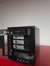 NAS LAufwerk mit 4 x 2 TB Hitachi Festplatten...