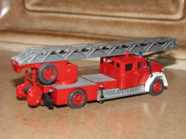 Preiser 31265 Magirus Drehleiter DL 30 Feuerwehr - Bild 2 von 2